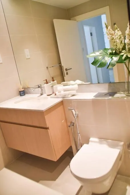 Sea View Apartment With Private Beach, Pool & Gym Dubai United Arab Emirates