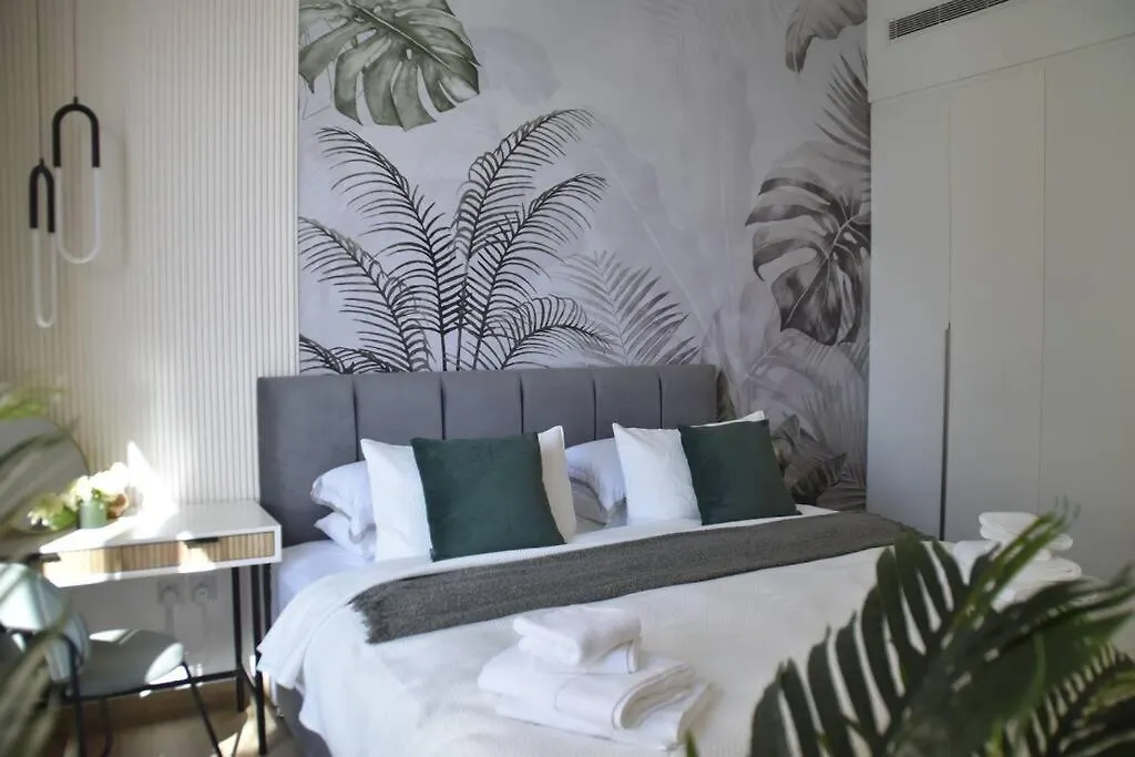 Sea View Apartment With Private Beach, Pool & Gym Dubai