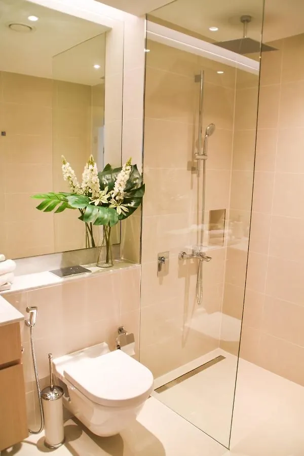 Sea View Apartment With Private Beach, Pool & Gym Dubai