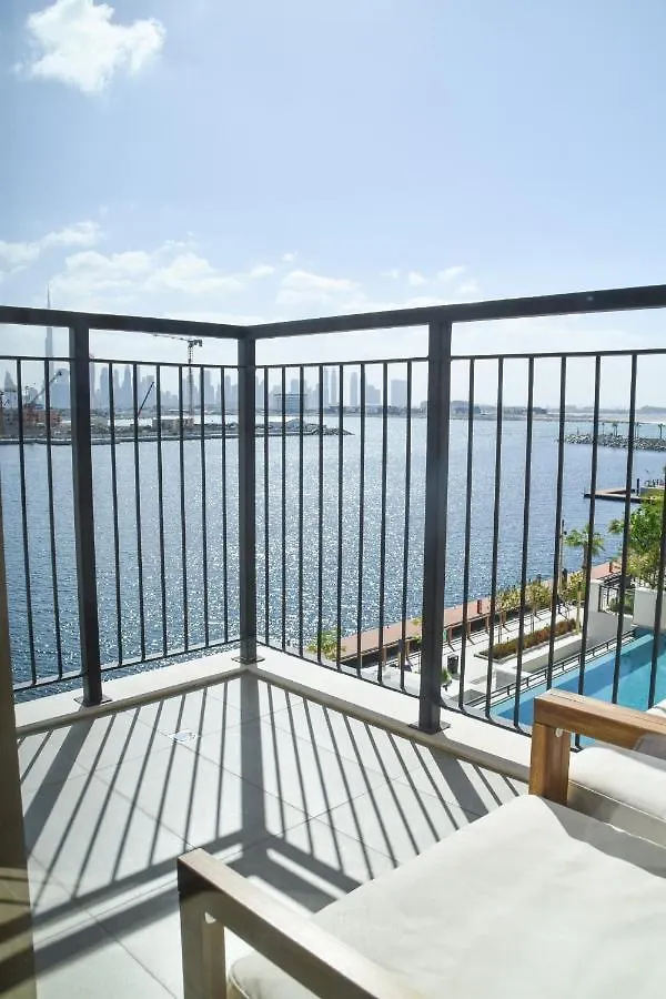 Sea View Apartment With Private Beach, Pool & Gym Dubai